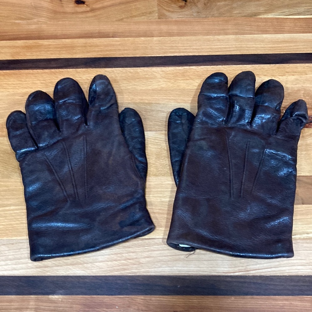 Men’s SzL Fine Leather Gloves with Rabbit Fur inside.  Super comfy! Great Shape.
